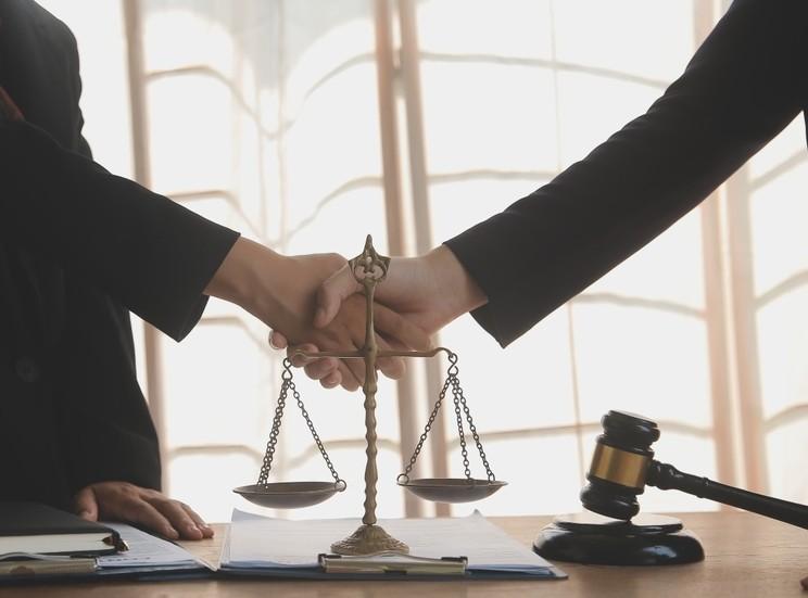 خدمات قانونية خاصة للعملاء الأفراد